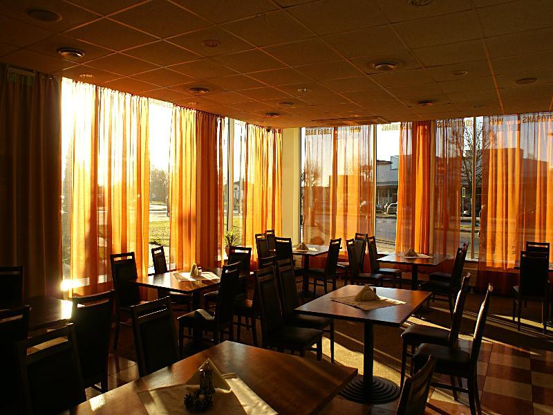 Rija Bauska Hotel Экстерьер фото