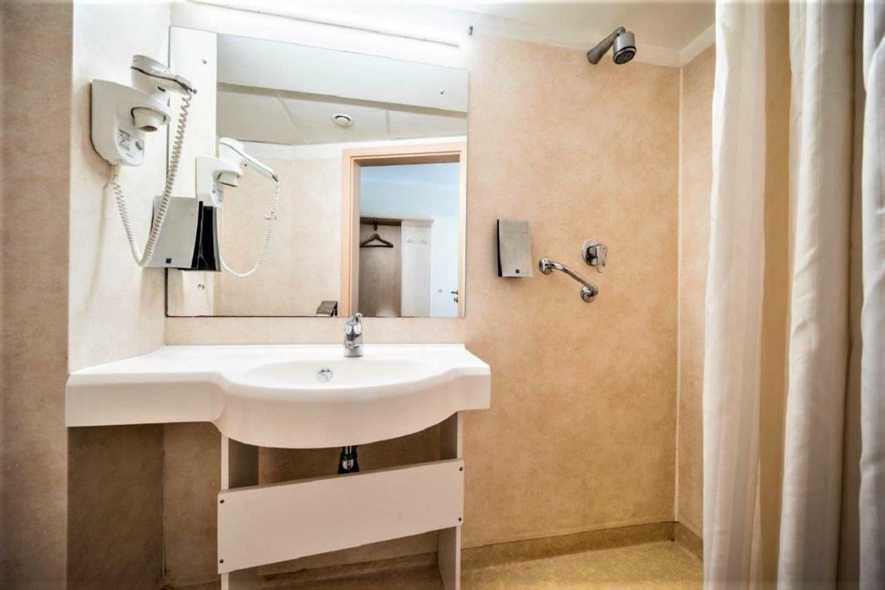Rija Bauska Hotel Экстерьер фото